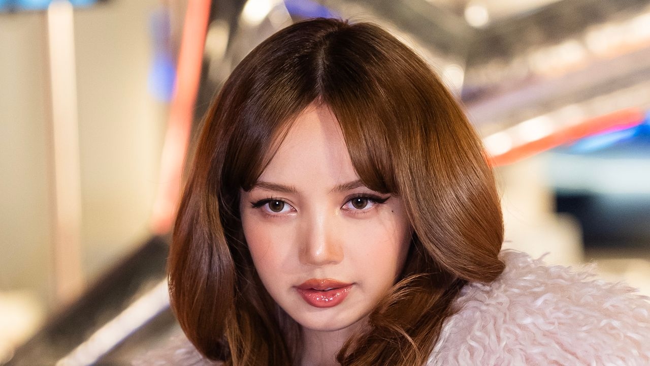 Что означает новая татуировка на шее участницы BLACKPINK Лисы?
