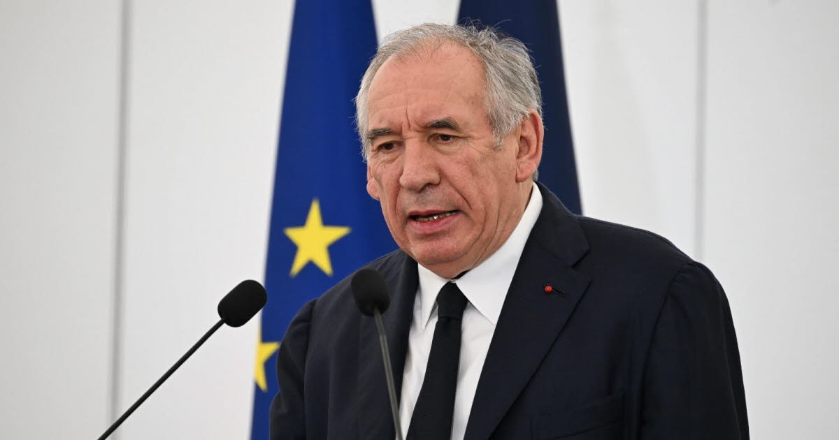 Polityka. Wotum zaufania: François Bayrou mówi, że jest „gotowy” porzucić pomysł zniesienia dwóch świąt państwowych.