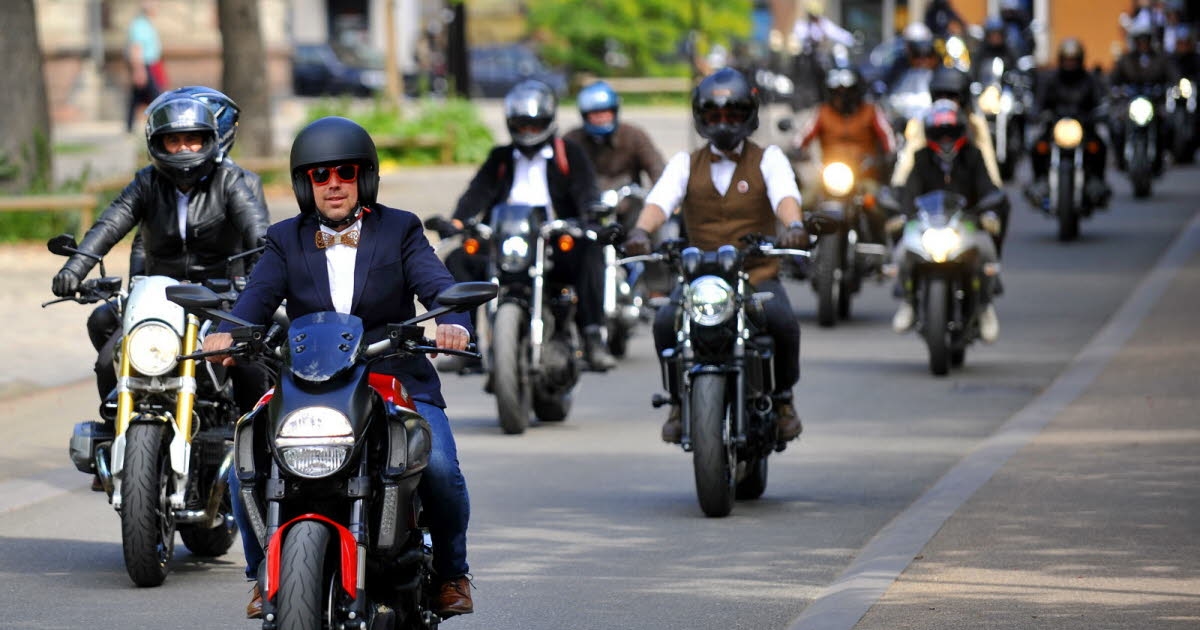 Colmar. Los motociclistas se vistieron de gala para el 3er Paseo de Caballeros Distinguidos