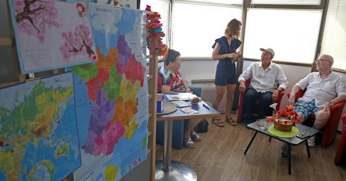 Mulhouse. Mental Health: Postcards as Summer Therapy