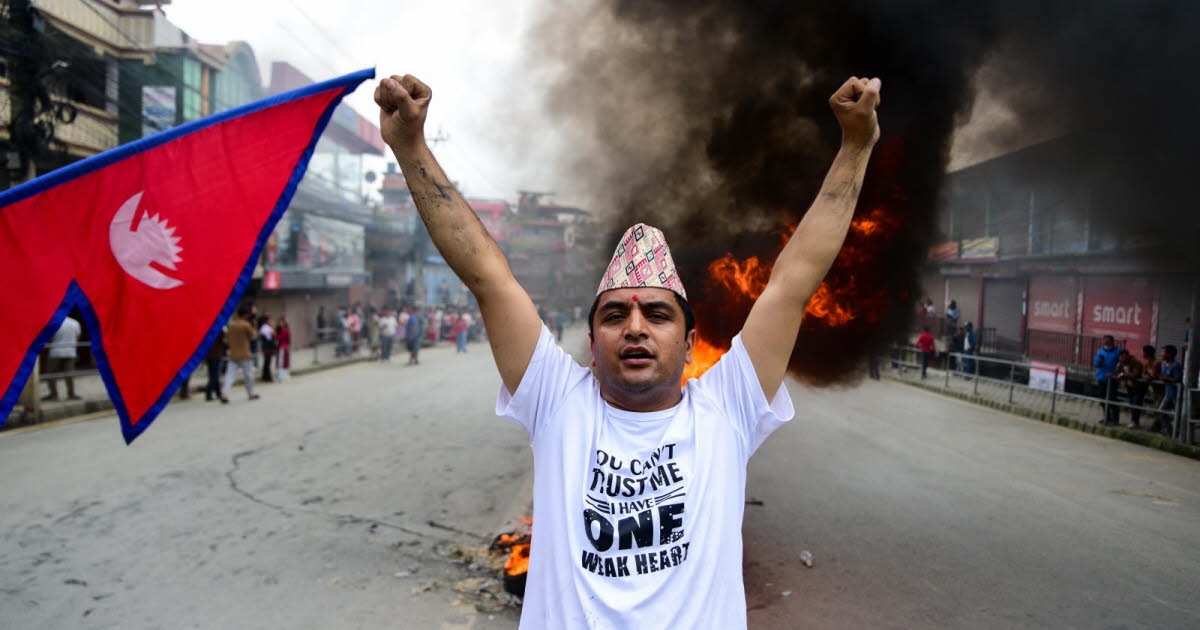 Nepal: Dodelijke protesten: sociale media gedeblokkeerd, premier treedt af