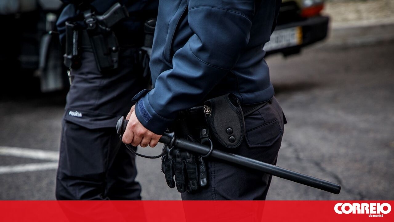 <![CDATA[ Vídeo de tortura a detido trama dois polícias de esquadra de Lisboa  ]]>