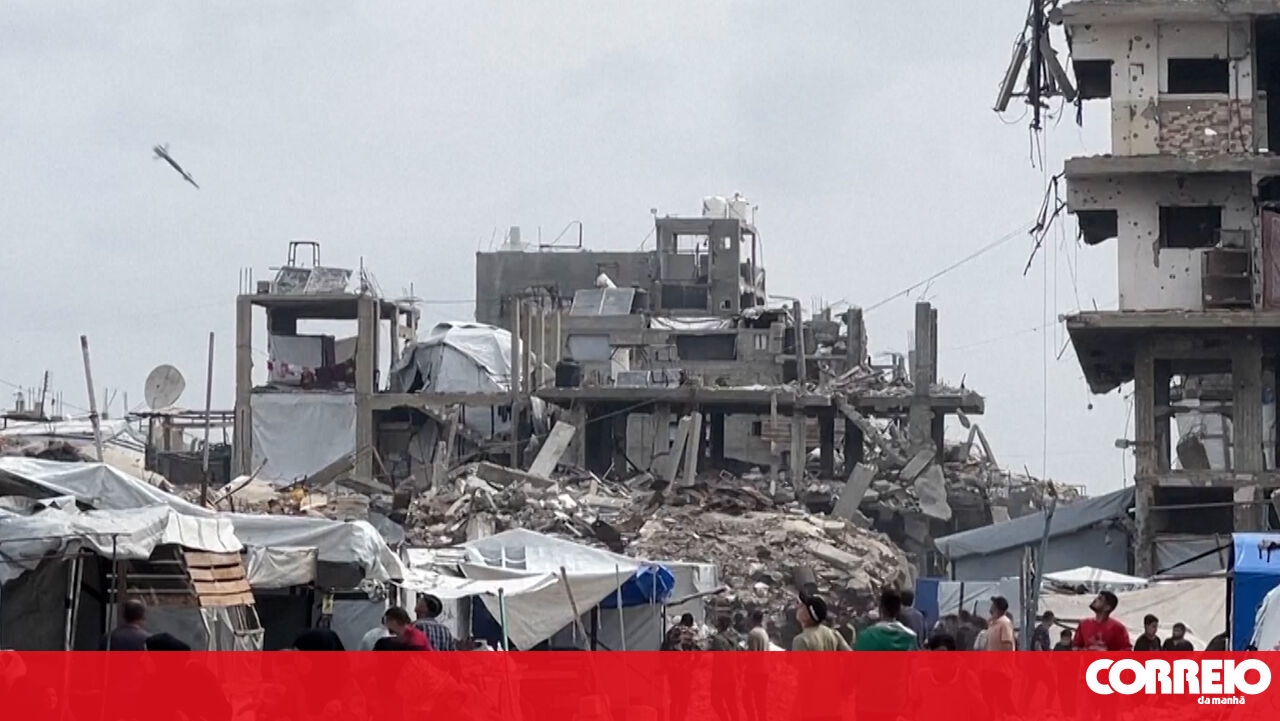<![CDATA[ Quase 80 mortos em ataques israelitas na Faixa de Gaza ]]>