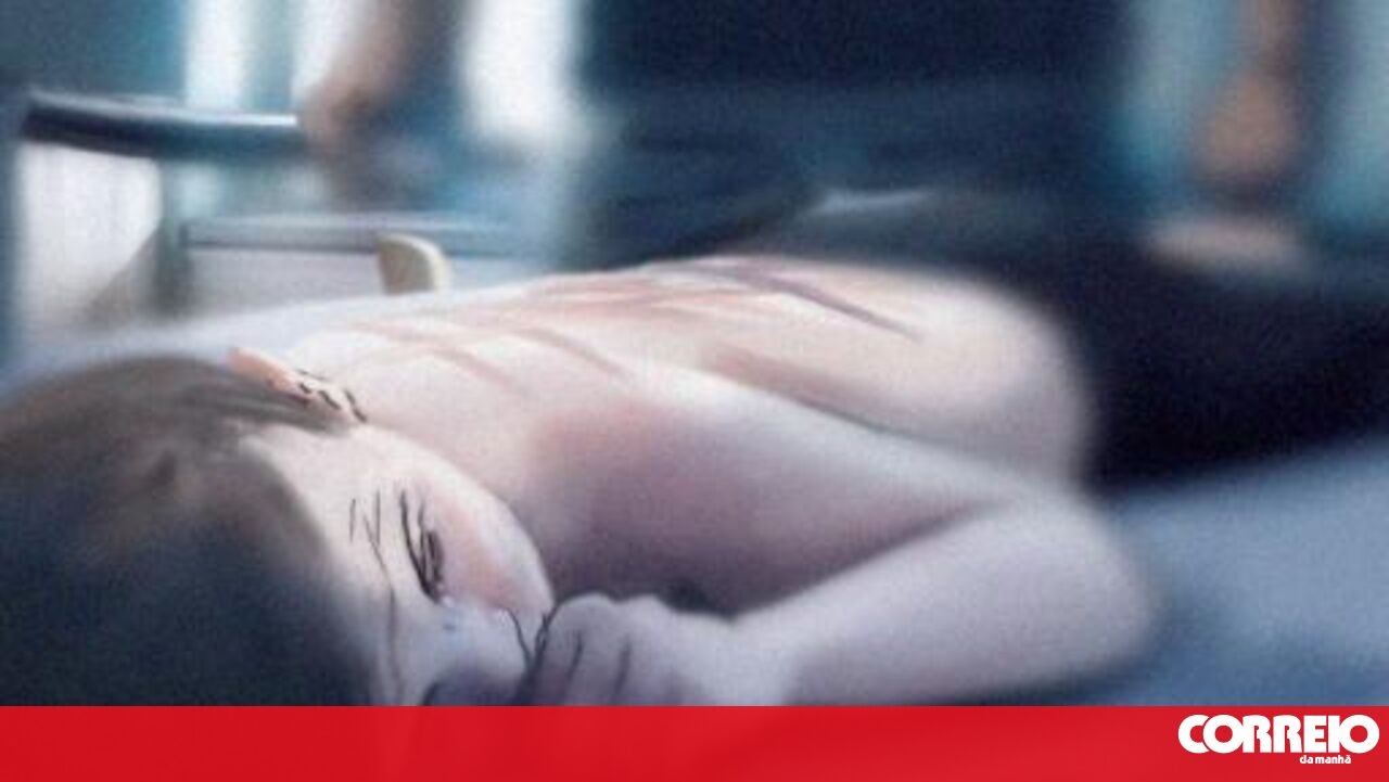 <![CDATA[ Rapaz de 13 anos arrastado para loja em Torres Vedras e violado com ameaça de faca ]]>