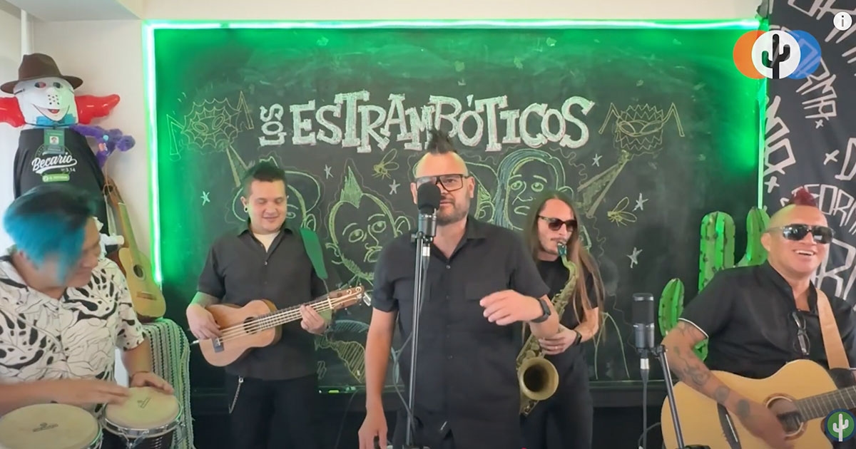 Gli Estrambóticos erano a El Deforma e la festa è stata fantastica.