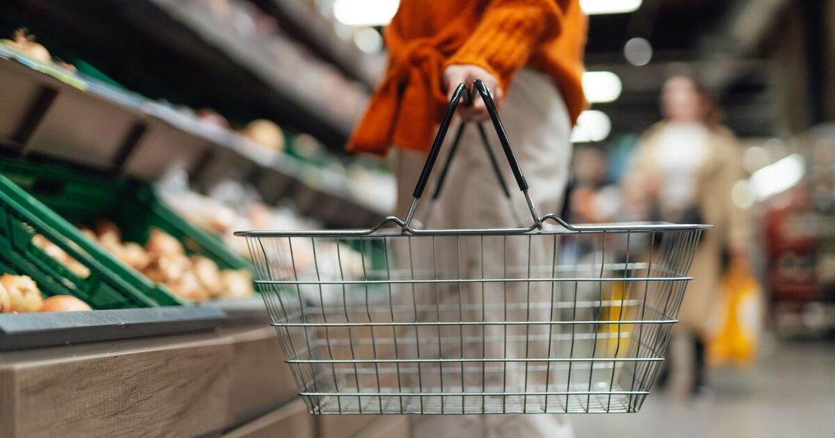 Un importante supermercado emite un retiro urgente de productos debido a una bacteria mortal