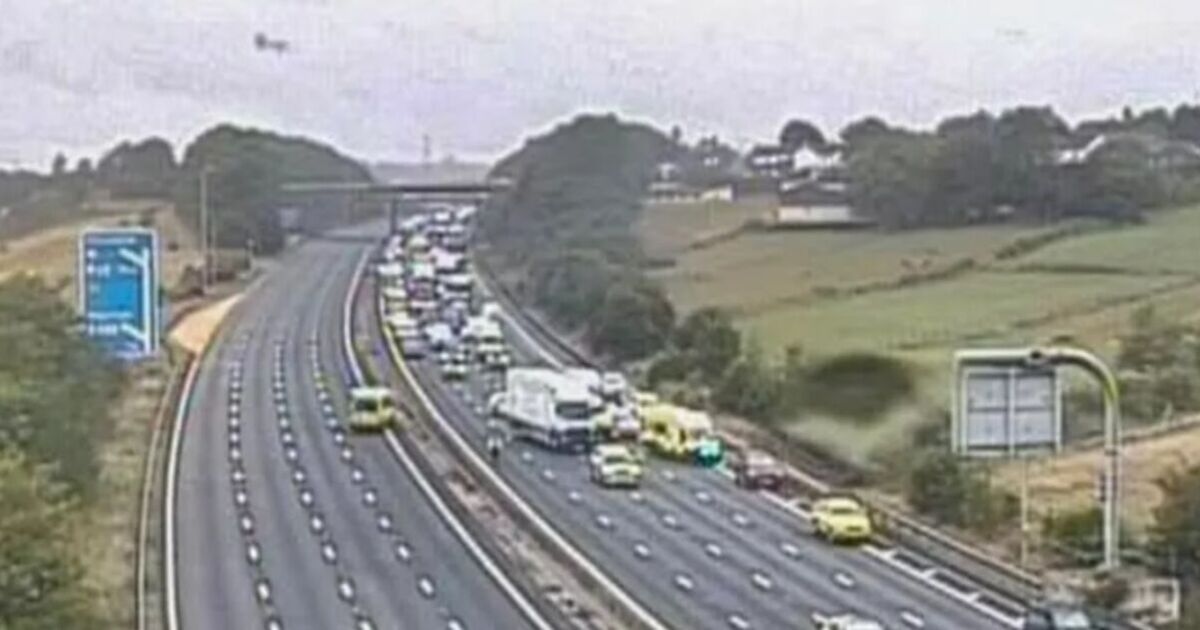 Trafic sur l'autoroute M1 EN DIRECT : Un accident horrible ferme une autoroute majeure suite à un incident « grave »