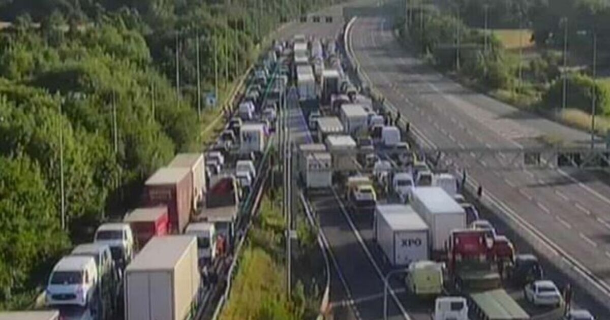 Tráfico M42 EN VIVO: Caos tras incidente que provoca retrasos de 45 minutos y 3 millas de congestión