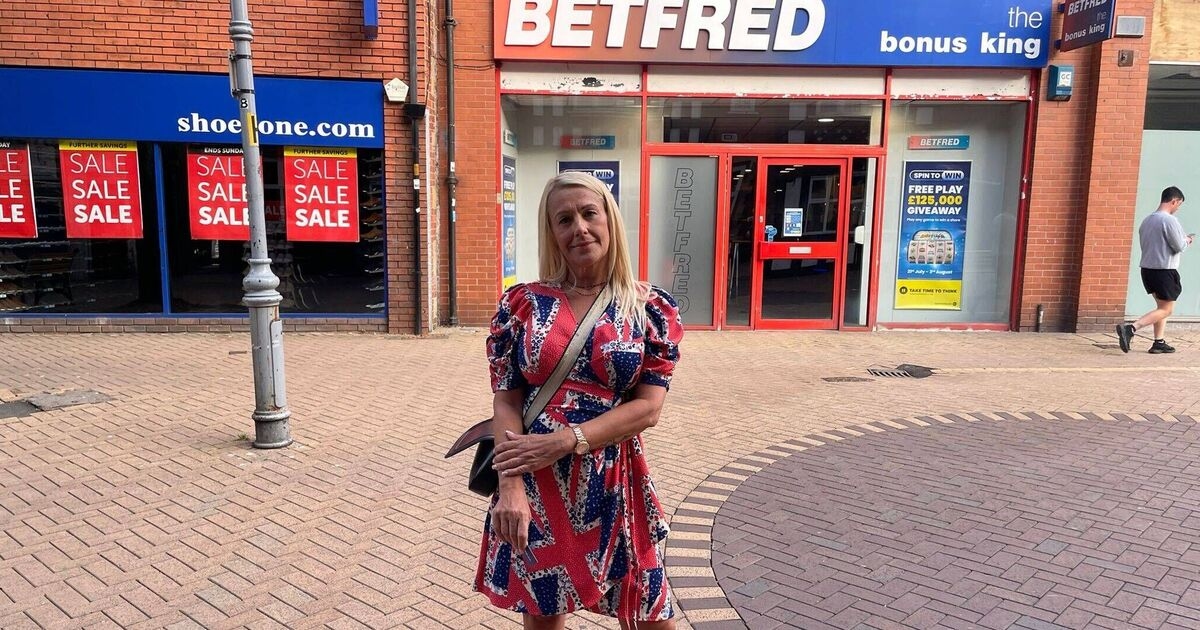 La angustia de un cliente del pub Wetherspoons que viste un vestido Union Jack por el rechazo: "Me sentí como un criminal".