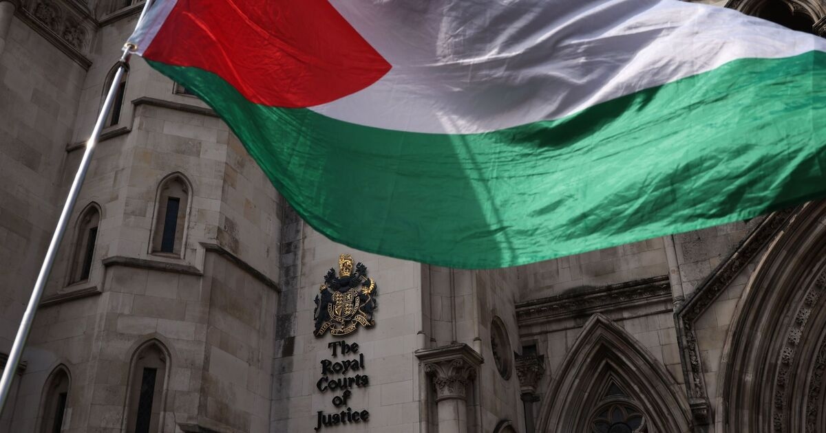 Trzech protestujących z Palestine Action oskarżonych o wspieranie organizacji terrorystycznej