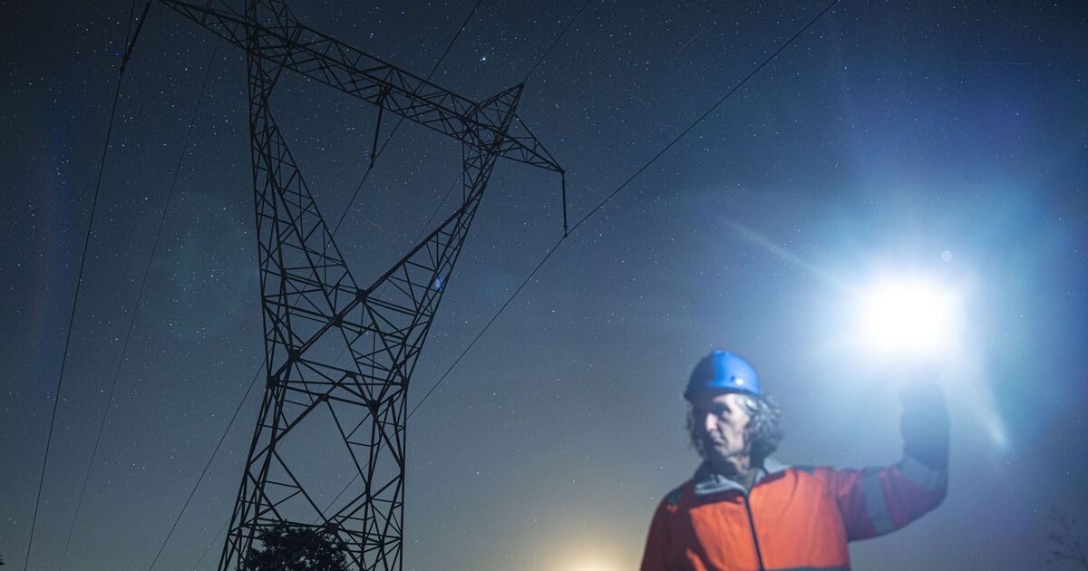 Cortes de electricidad en Reino Unido EN DIRECTO: Una tormenta eléctrica por una ola de calor deja 15.000 hogares a oscuras