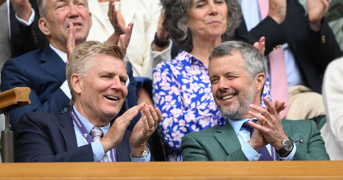 El Rey se convierte en el primer miembro importante de la realeza en visitar Wimbledon mientras los fanáticos esperan el debut de la Princesa Kate.