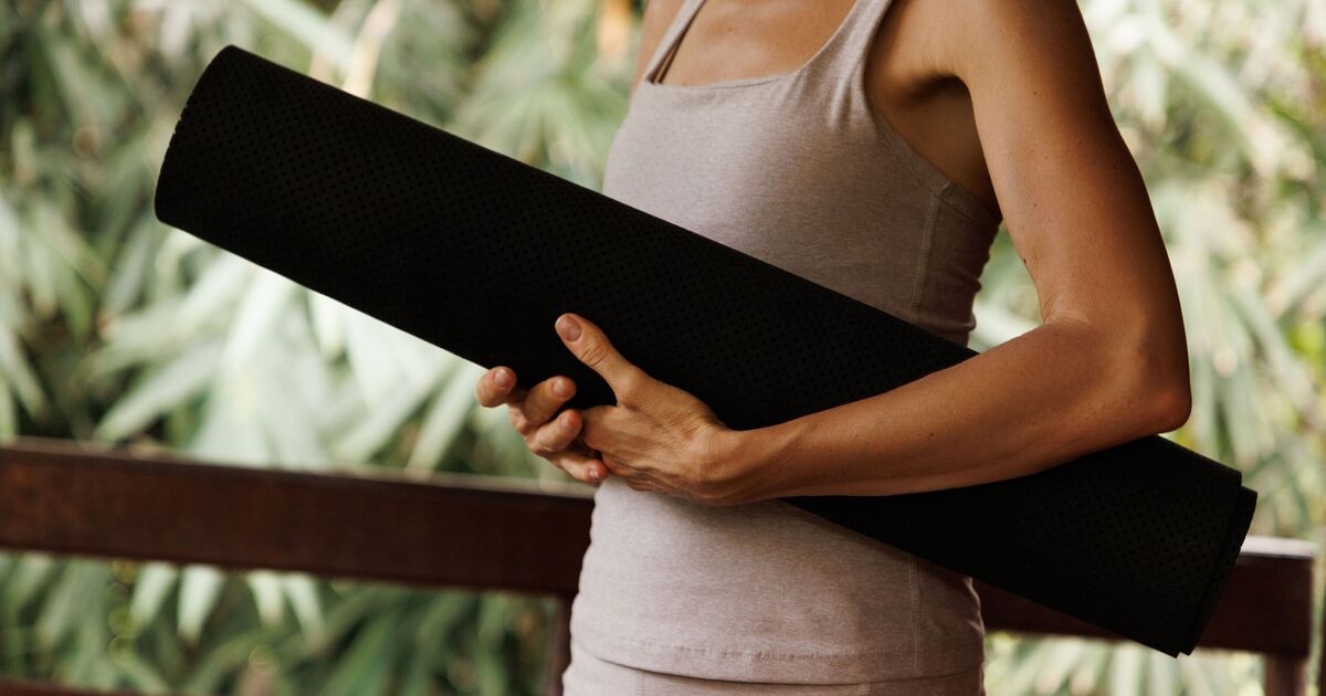 La postura de yoga que te ayudará a desestresarte instantáneamente en diez minutos