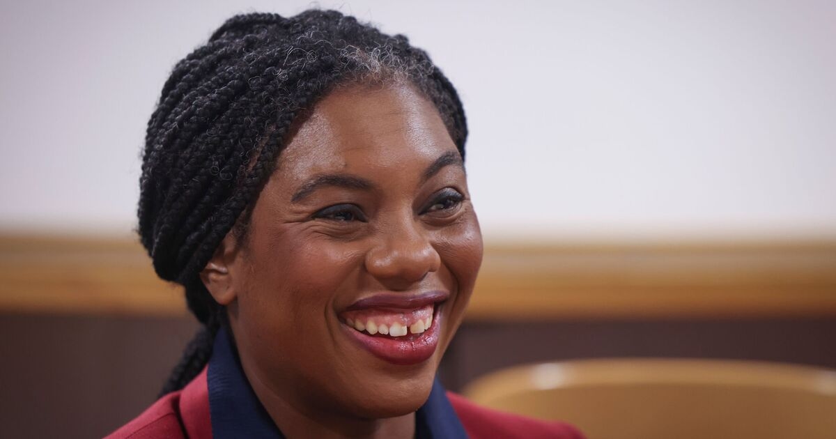Kemi Badenoch no perseguirá a Nigel Farage "hacia la derecha" tras la histórica derrota electoral