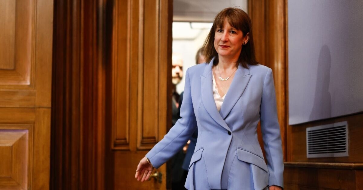 Rachel Reeves sufrió un duro golpe cuando el "impuesto al empleo" desató el caos por el desempleo.