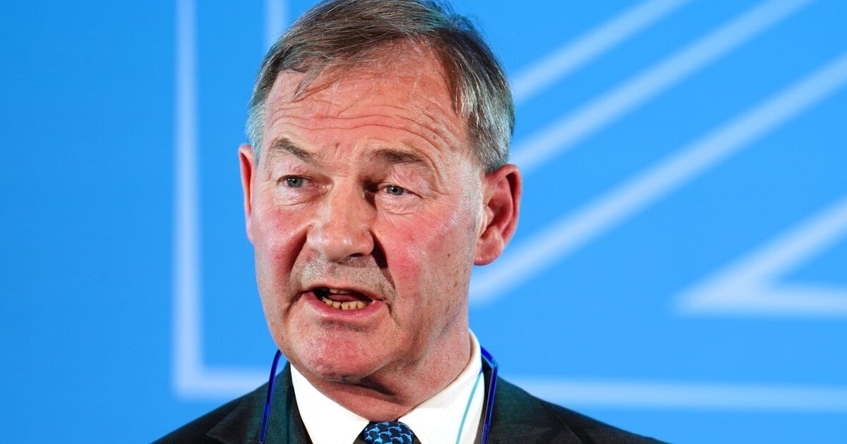 Nigel Farage e Rupert Lowe sono uniti da questa enorme minaccia alla destra