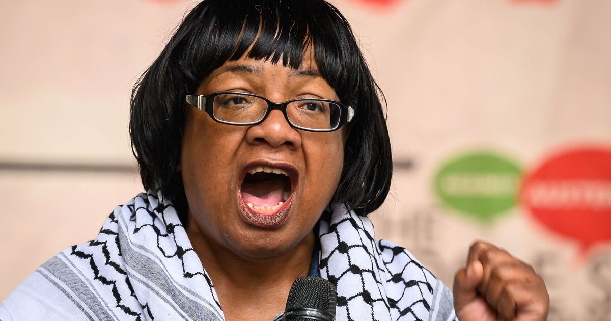 Filistin Eylem savunucusu Diane Abbott, terör yasağına karşı çıkan İşçi Partisi isyancılarına liderlik ediyor