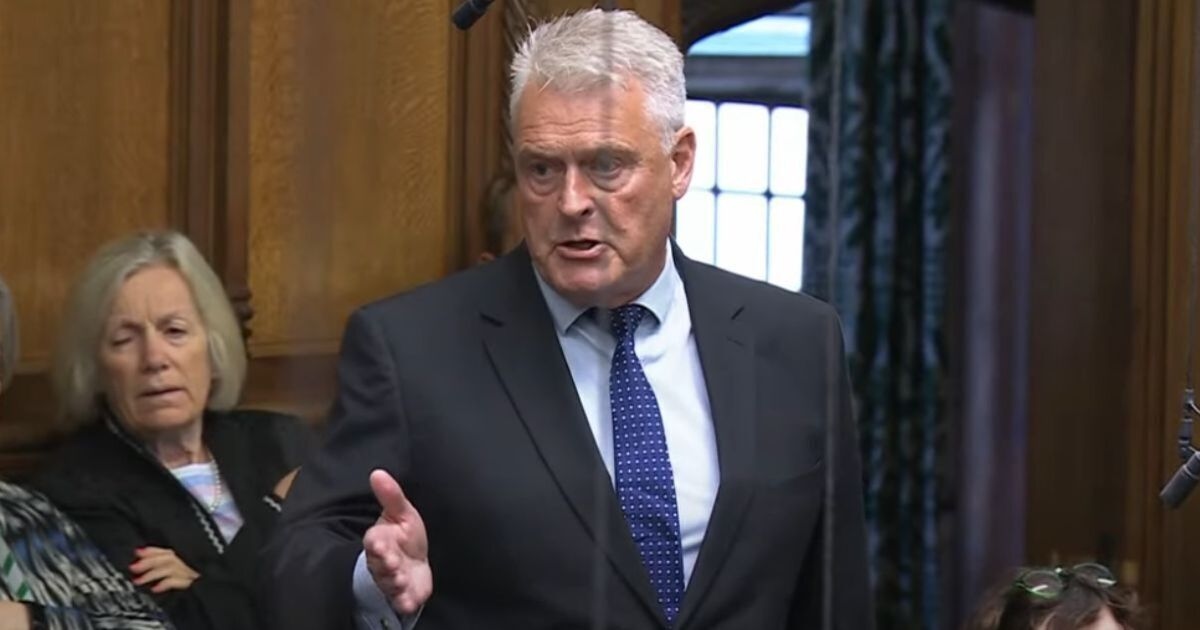 Lee Anderson perd la tête après que Nigel Farage a été hué dans la folie des questions au Premier ministre