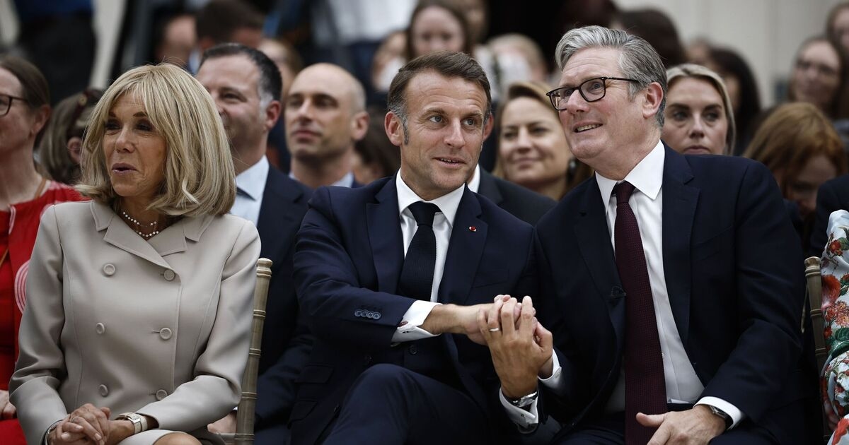 Siyaset CANLI: Göçmen teslim olduktan sonra Keir Starmer, Macron ile zirveye hazırlanıyor