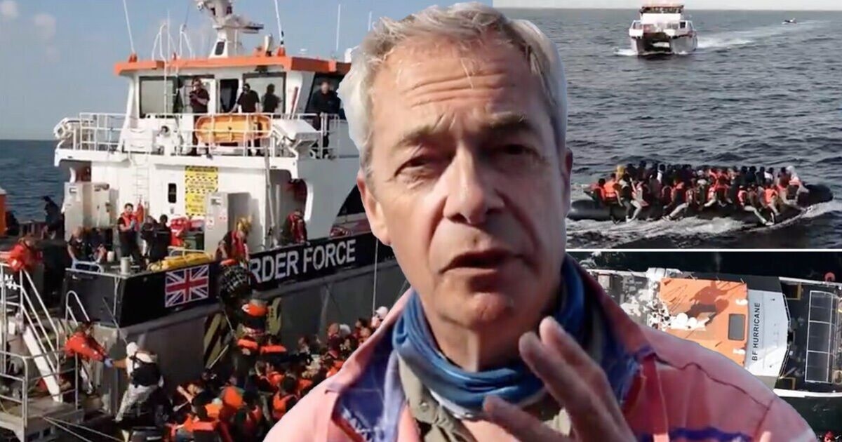 Nigel Farage perde la testa mentre osserva le imbarcazioni dei migranti arrivare nel Regno Unito: "Non sulle nostre strade!"