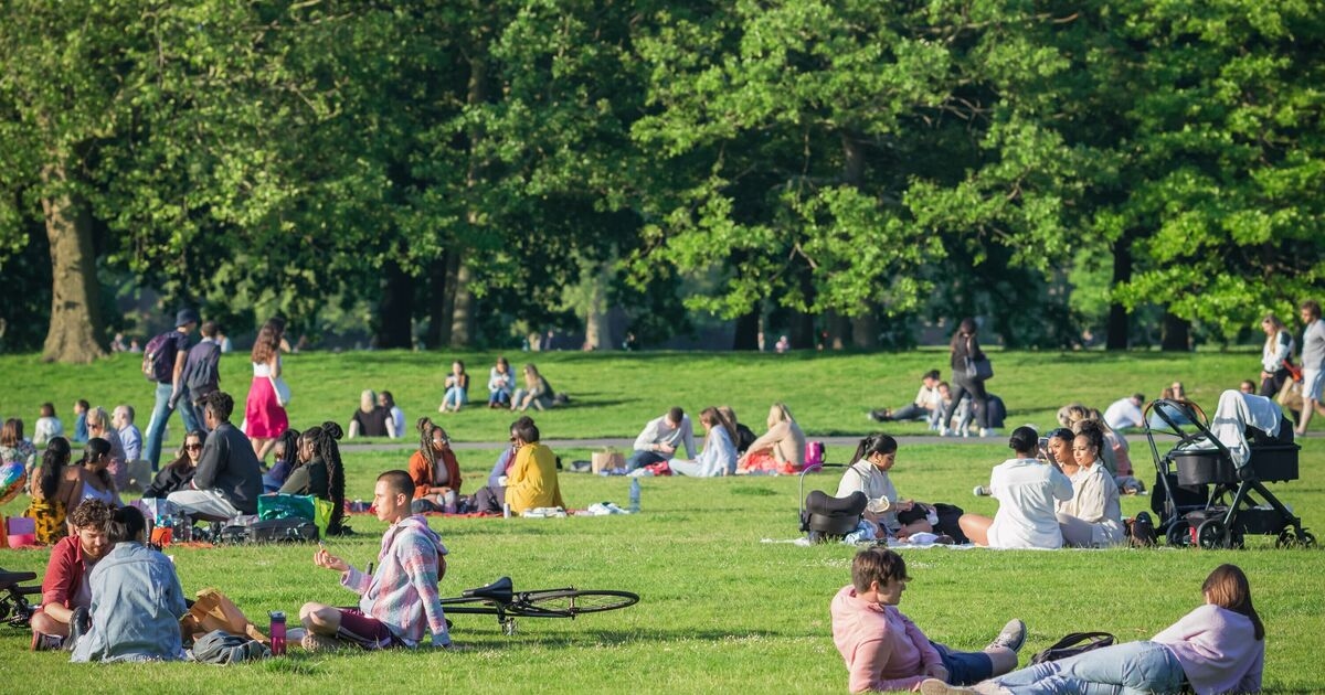 Le previsioni meteorologiche a lungo termine del Met Office avvertono di un'ondata di calore che potrebbe portare a ulteriori disagi per i britannici.