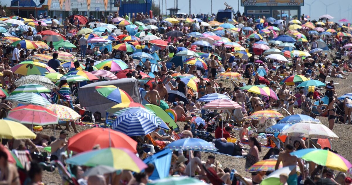 De kaarten van het Britse warme weer kleuren felrood, terwijl Groot-Brittannië een temperatuurstijging van 30 graden Celsius tegemoet ziet - controleer uw regio