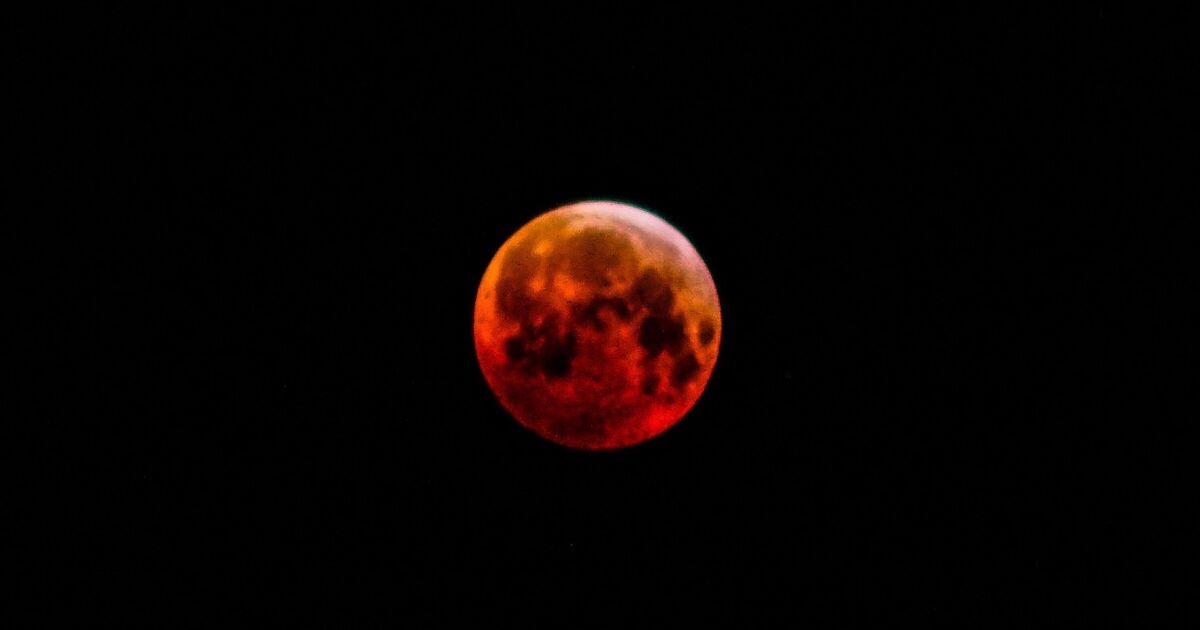 Blood Moon: When in the UK and how to see total lunar eclipse this weekend