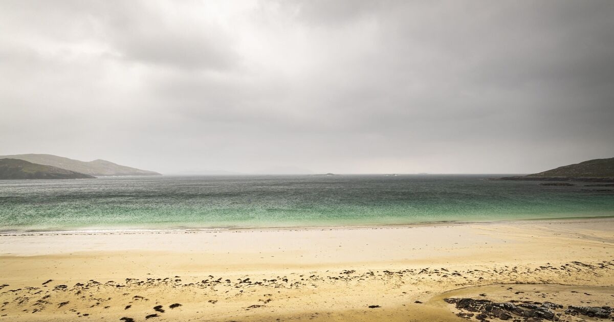 Uma joia escondida na praia do Reino Unido, 'como o Caribe', com areias brancas e douradas e águas azul-turquesa