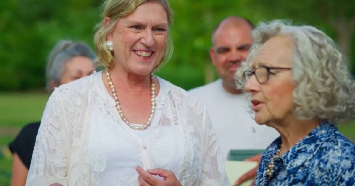 Ekspert z Antiques Roadshow oszołomiony, gdy dowiaduje się, że broszka warta cztery cyfry to tak naprawdę znalezisko z wyprzedaży samochodowej za 1 funta