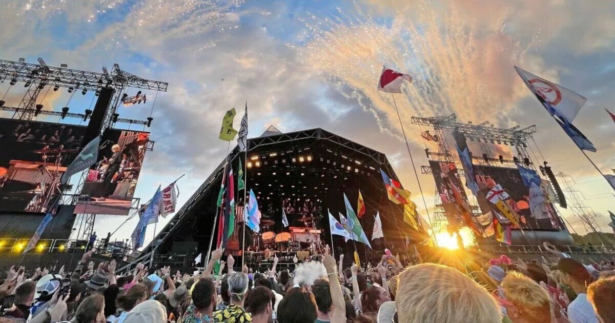 La megastar di Glastonbury "lascia la BBC nel caos" prima di scomparire dalla scaletta