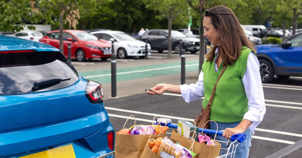 Sürücüler Aldi, Asda ve Sainsbury's'deki otopark yaş sınırı kuralını eleştiriyor, çoğu kişi 'görmezden geliyor'