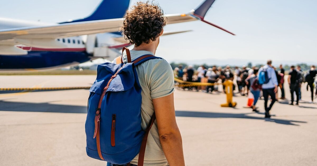 Zasady TUI, easyJet, Ryanair, Jet2 i BA dotyczące zabierania plecaków na pokład samolotu