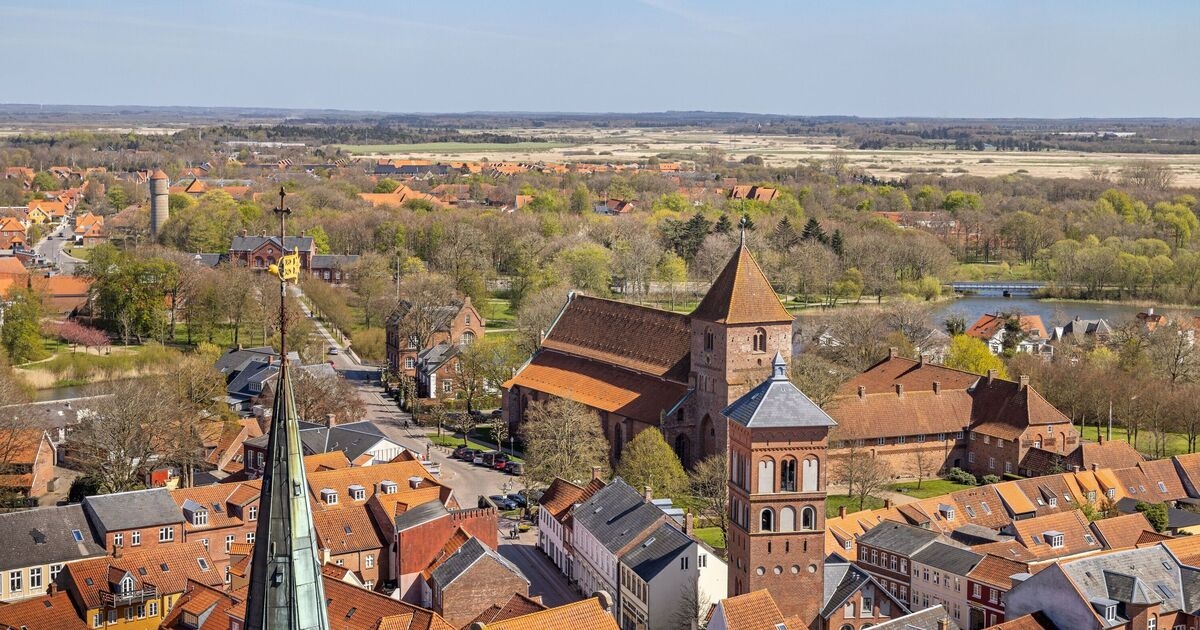 Das wunderschöne Städtchen mit seinen hübschen, in der Zeit eingefrorenen Straßen – das älteste des Landes.