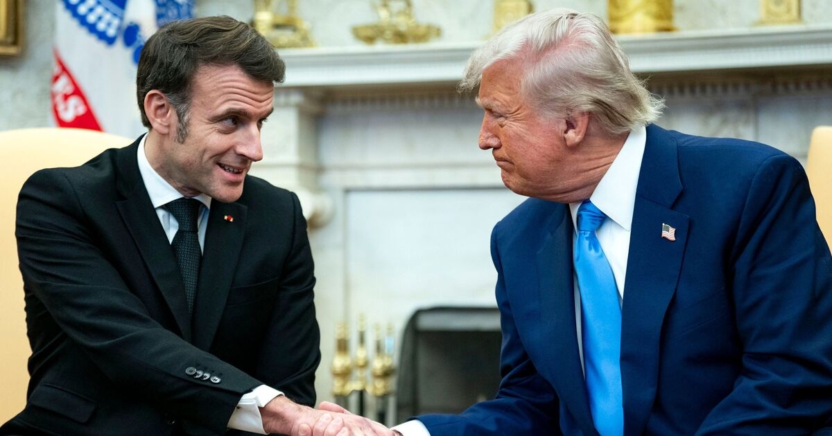 Trump ve Macron arasında yine büyük bir el sıkışma mücadelesi var ve bunu 8 yıldır sürdürüyorlar