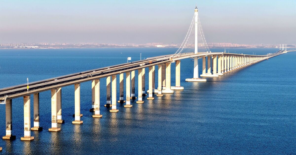 A incrível ponte de £ 5,5 bilhões com 26 quilômetros de extensão que conecta duas grandes cidades
