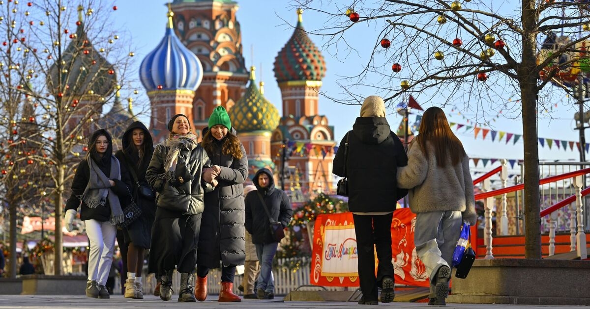 Крах российской экономики «не мешает британцам стекаться в Москву в поисках работы»