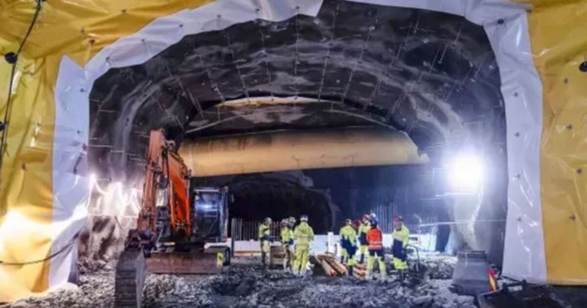 Le tunnel le plus profond du monde, d'un coût de 1,7 milliard de livres sterling, permettra aux voitures de parcourir 26 kilomètres sous la mer.