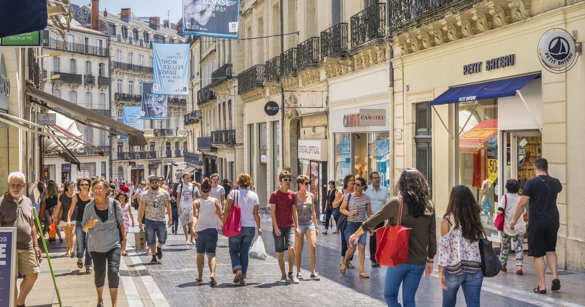 Panic in France as tourists stop spending money on holiday