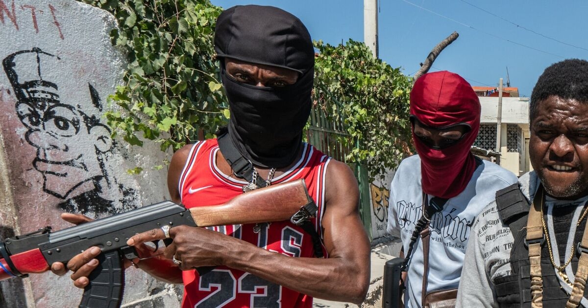 Armas dos EUA inundam bela ilha caribenha repleta de estupros e assassinatos em grupo