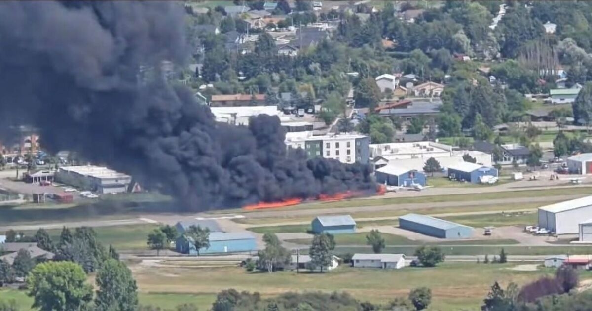 Accidente aéreo en Montana EN VIVO: Una enorme bola de fuego arde en el aeropuerto de Kalispell