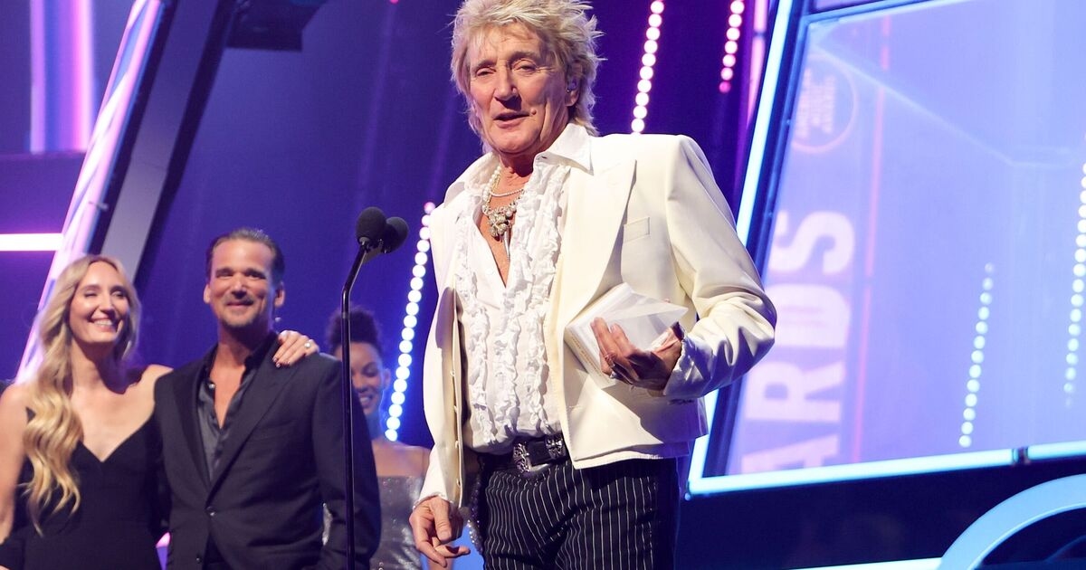 Sir Rod Stewart issues six-word Glastonbury statement after backing Farage