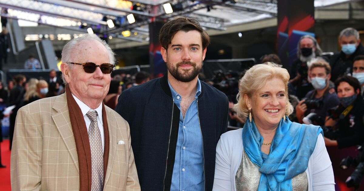 El padre de Jack Whitehall, Michael, comparte un diagnóstico preocupante que provocó un cambio importante