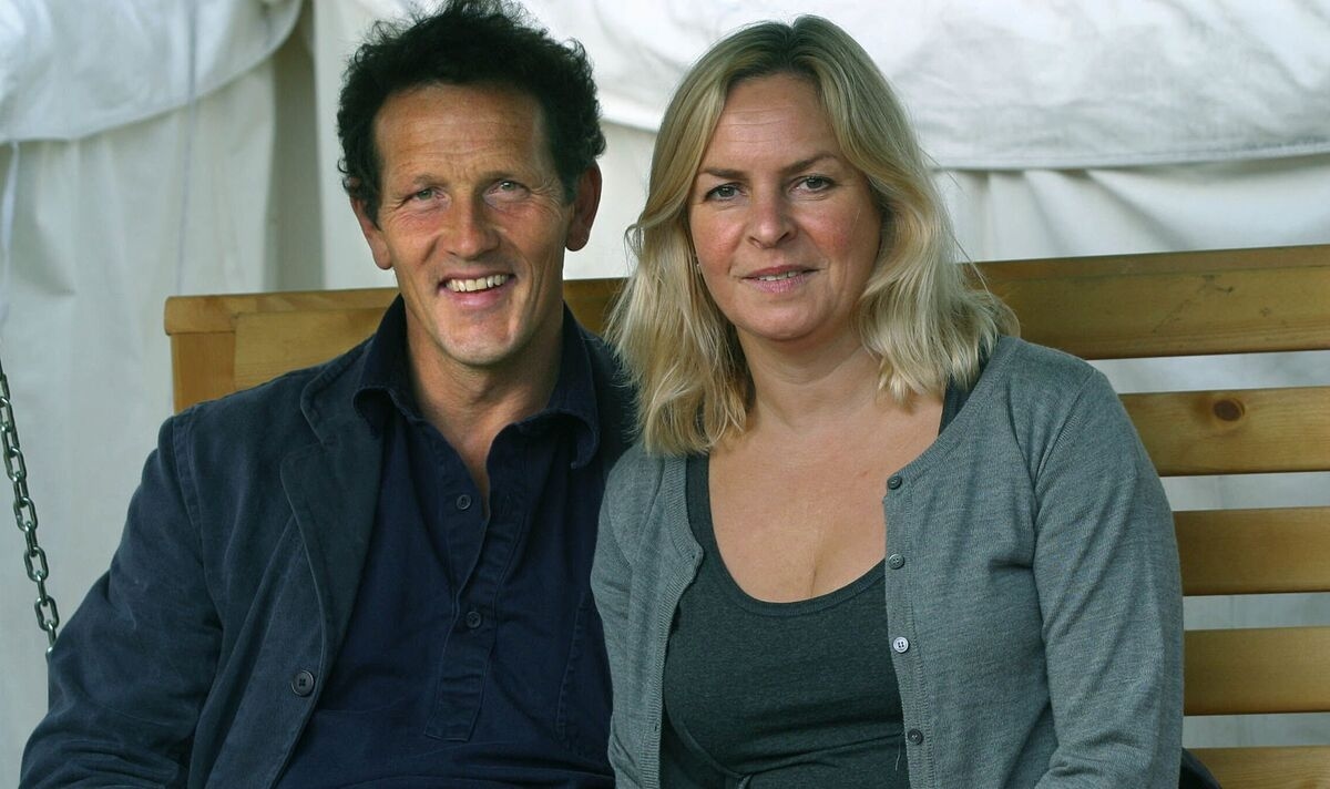 El presentador de Gardeners' World, Monty Don, fue criticado por comportarse de manera diferente con su esposa en la televisión.