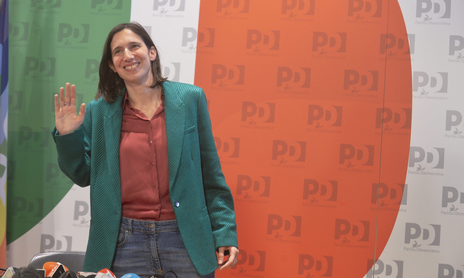 The Democratic Party dies down in the summer: reformists in turmoil, Schlein under siege