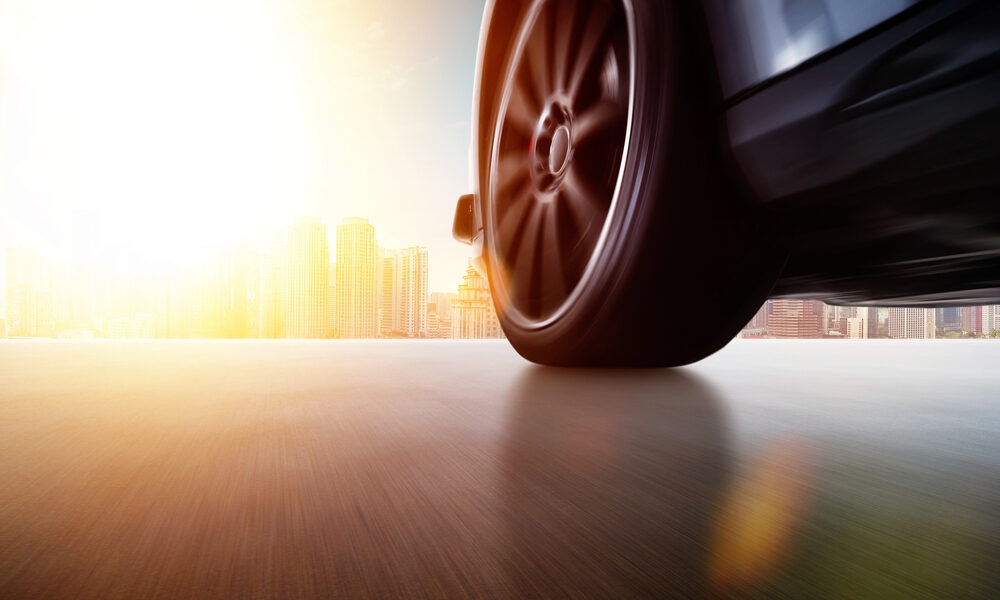 Zomerhitte brengt auto's in gevaar: 10 dingen die je nooit in de zon mag laten liggen (ze kunnen exploderen of vlam vatten)