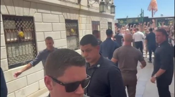 Bezos e Sanchez lotam o Harry's Bar