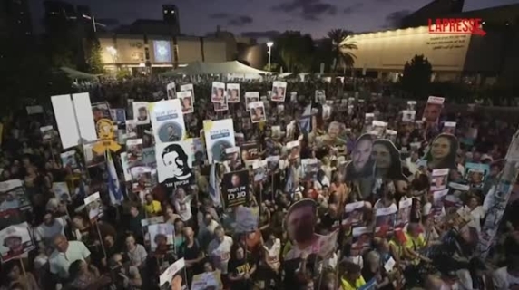 Tel Aviv, relatives of hostages demonstrate for ceasefire