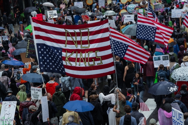 De protesten tegen de 'No Kings' in New York verlopen vreedzaam, met slechts acht arrestaties
