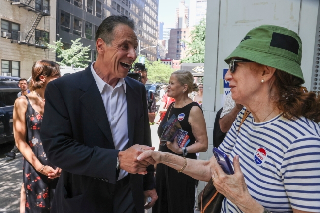 Cuomo n'abandonne pas sa candidature au poste de gouverneur. Il se présentera comme candidat indépendant.