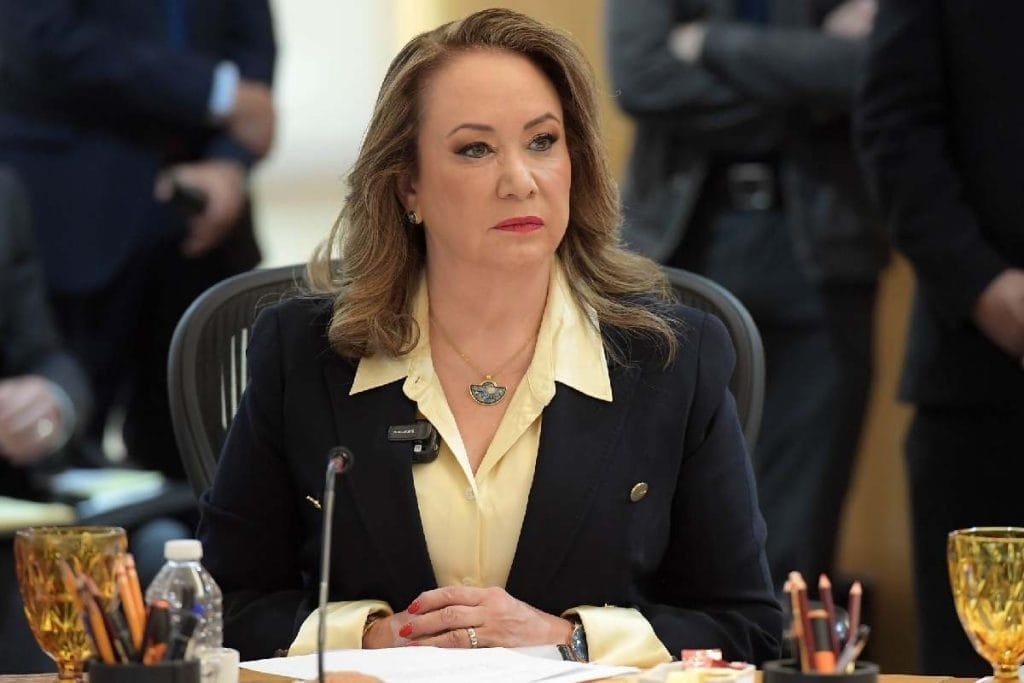 INE is being urged to review UNAM's ruling on Yasmín Esquivel's thesis.
